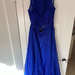Wore it once for prom in 2018!